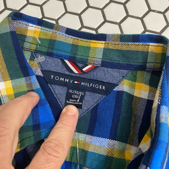 NWT Tommy Hilfiger boys shirt size XL - Picture 5 of 5